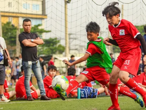 Bóng đá cộng đồng, sân chơi bổ ích cho trẻ em tại TPHCM