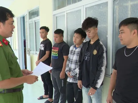 Tiệm bánh của người phụ nữ bị ném dầu nhớt trộn mắm tôm vì chồng cũ vay nợ