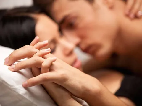 Chết lặng vì vợ có bồ, nhưng phản ứng của cả nhà mới khiến người đàn ông bị 'cắm sừng' sốc nặng