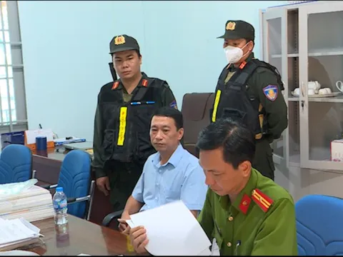 Bắt lãnh đạo trung tâm đào tạo lái xe ở TPHCM