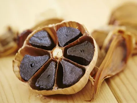 Tỏi đen có tác dụng ‘thần kỳ’ nhưng những người sau nếu ăn sẽ rước thêm bệnh vào thân
