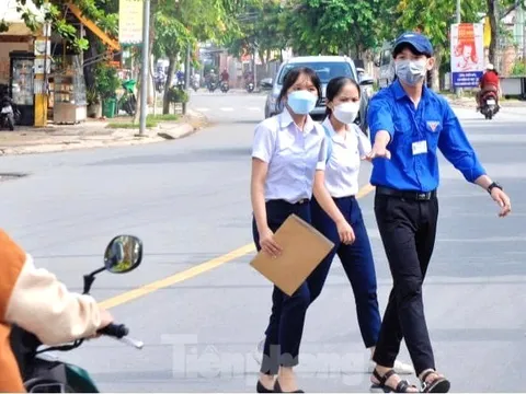 Sĩ tử nghèo thi tốt nghiệp THPT được Bình Dương lo chỗ ở, xe ôm... miễn phí