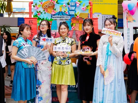 Tham quan doanh nghiệp, giao lưu quốc tế: Sinh viên Ngôn ngữ Trung HUTECH tự tin có việc sớm