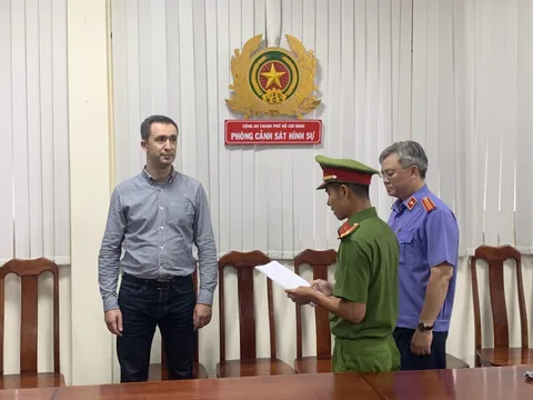 ‘Ông trùm’ người Nga điều hành đường dây tín dụng đen, lãi suất 2.555%/năm