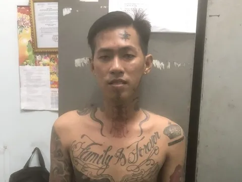 Mang súng tìm đối thủ nhưng bắn nhầm người