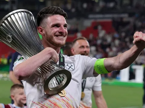 Sau Arsenal, đến lượt Man City bị từ chối vụ mua Declan Rice
