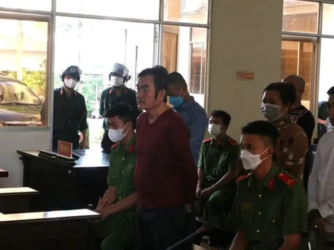 Đâm trọng thương chủ quán karaoke trên bàn nhậu