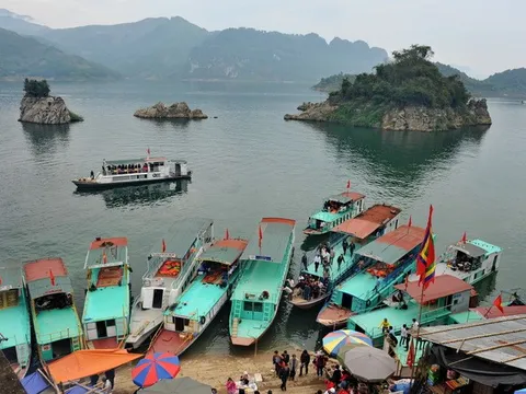 Giám đốc để ngoài sổ sách 4,6 tỷ đồng khi khai thác cảng du lịch Thung Nai - Hòa Bình