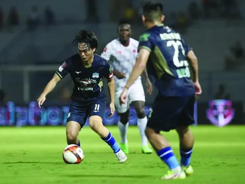 HAGL vượt khó, CAHN vô địch lượt đi?