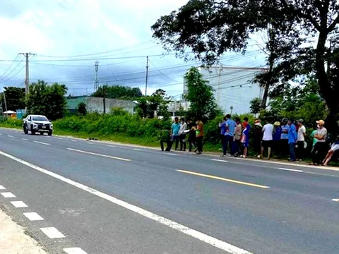 Lao ô tô vào nhau rồi hỗn chiến, một người tử vong