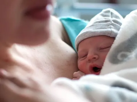 'Gieo hạt âm đạo' – phương pháp mới gây tranh cãi ở Mỹ đối với trẻ sinh mổ