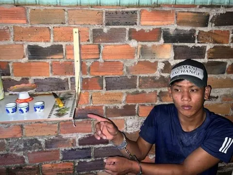 Hai thanh niên chặn đường, cướp tài sản của phụ nữ lúc nửa đêm ở TPHCM