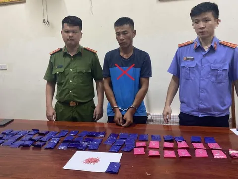 Bắt quả tang đối tượng vận chuyển 12.000 viên ma túy