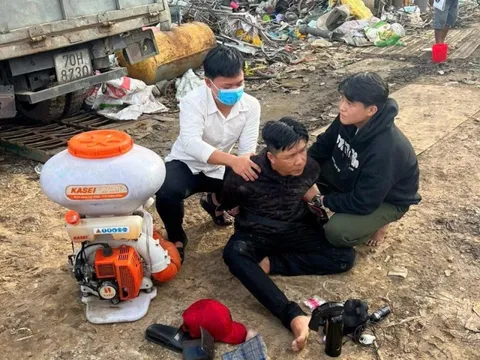 Hai chiến sĩ nghĩa vụ công an bắt trộm trên đường đi thi về