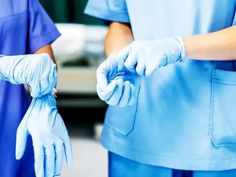 Truy tố giám đốc lừa bán găng tay y tế chiếm đoạt 75 tỷ đồng