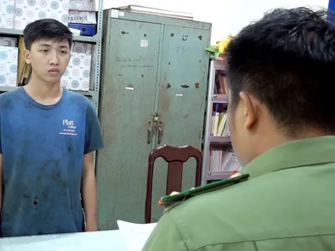 Sợ bị trả thù, thanh niên lên mạng mua súng về phòng thân