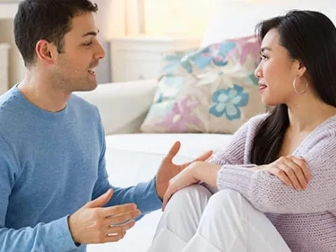 Vợ về nhà giữa đêm và cảnh tượng trong phòng ngủ khiến người đàn bà nào cũng đau chết lặng