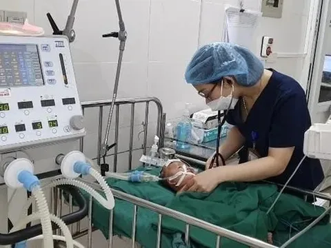 Hỗ trợ chi phí điều trị, cứu bé sơ sinh người Mông bị xuất huyết não