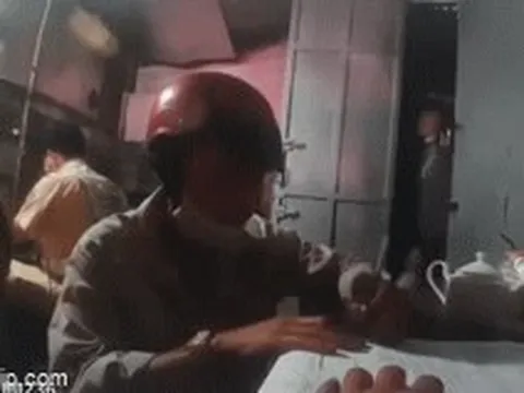 Đối tượng vờ xin đi vệ sinh rồi bất ngờ rút dao đâm đại úy CSGT ở TPHCM