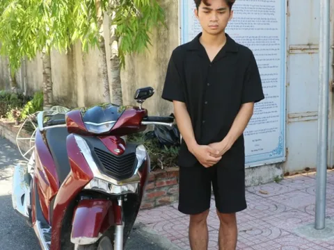 Khởi tố quái xế tông công an nhập viện