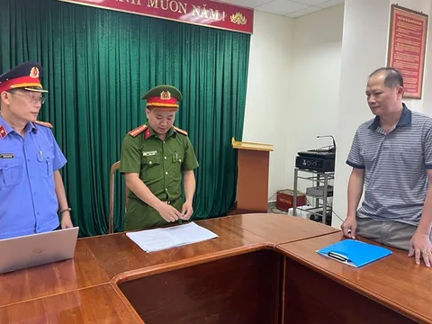 Bắt hai phó giám đốc của 2 trung tâm đăng kiểm tại Quảng Bình