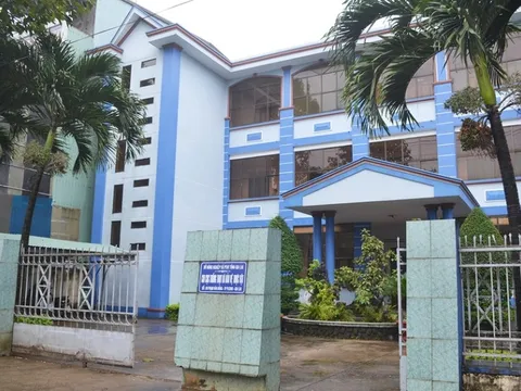 Một trạm trưởng kiểm dịch bị bắt trong sới bạc