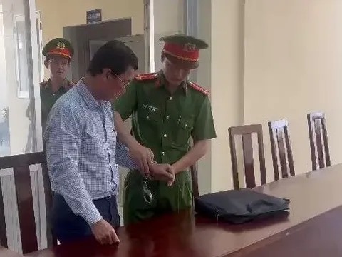 Bắt tạm giam một bác sĩ làm giả giấy khám sức khỏe