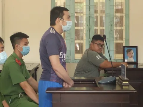 Cha dượng đánh bé trai 18 tháng tuổi tử vong lãnh 10 năm tù