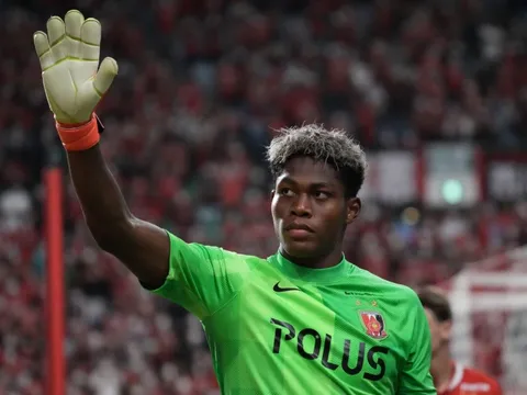 MU bất ngờ chiêu mộ thủ môn trẻ Nhật Bản