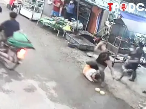 HÌNH SỰ: Lùi xe vướng lò quay, bị chủ lò đấm chấn động não, đa chấn thương