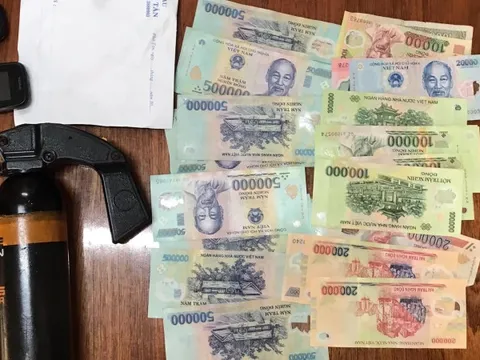 Tạm giữ 5 người trong gia đình đi cướp...'nhà người quen'