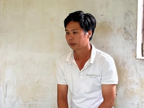 Người dân truy đuổi, quật ngã tên cướp giật trang sức của tiệm vàng