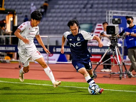 Vì sao Văn Toàn 'mất hút' tại Seoul E-Land?