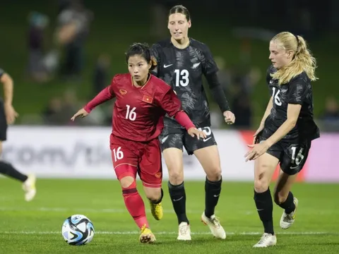 Hành trình chiến thắng ung thư của Rebekah Stott, trung vệ đã khiến tuyển nữ Việt Nam im tiếng