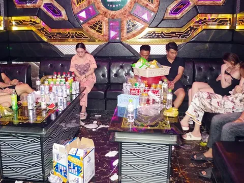 Bắt quả tang nhóm dân chơi tổ chức 'tiệc' ma túy trong quán karaoke ở Hải Phòng