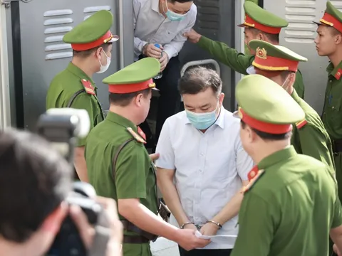 Dẫn giải nhóm cựu quan chức, doanh nhân hầu tòa vụ chuyến bay giải cứu