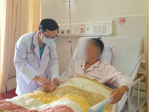 Gục ngã trên đường, người đàn ông bị ngưng tim thoát chết thần kỳ