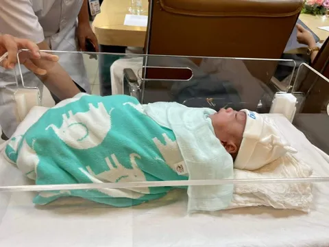 Kì diệu quá trình nuôi trẻ sinh non nặng 6 lạng, mắc bệnh hiểm nghèo