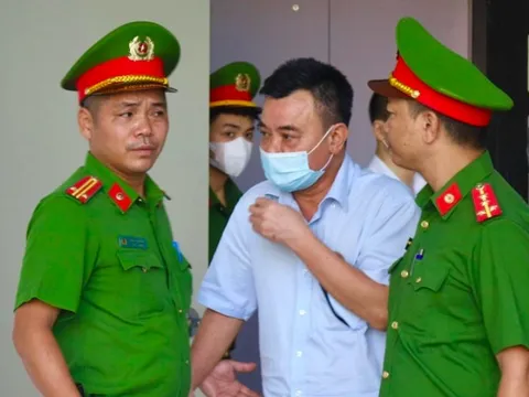 Cựu Phó giám đốc Công an Hà Nội khai đã chuyển hết 2,6 triệu USD cho điều tra viên