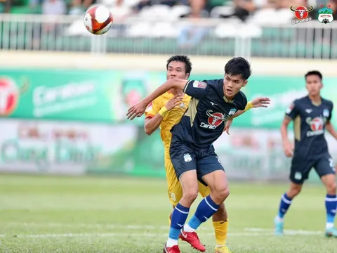 HAGL lại thắng ở phút bù giờ