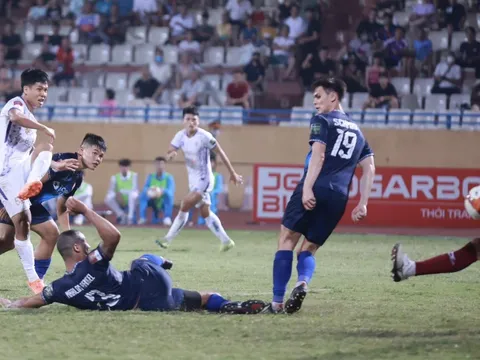 Caion lập hattrick, Hà Nội ngược dòng đánh bại Bình Định 4-2