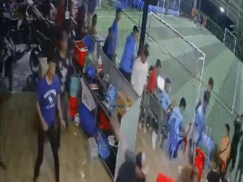 Truy sát kinh hoàng trong sân bóng ở Long An