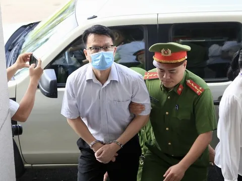 Cựu Đại sứ Việt Nam tại Malaysia nói bị cò mồi môi giới tố cáo vì cho rằng 'đạp đổ nồi cơm của họ'