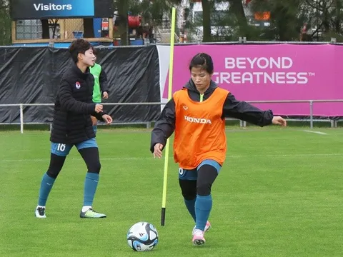 Hai ngôi sao tuyển nữ Việt Nam va chạm, cần bác sĩ chăm sóc