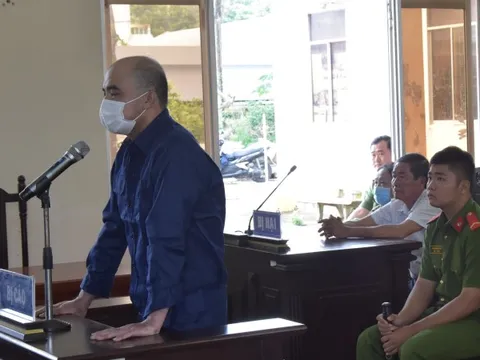 Tạt xăng đốt chết người tình, nhân viên bệnh viện lĩnh 20 năm tù