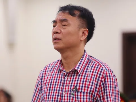 Ông Trần Hùng bị đề nghị 9 - 10 năm tù với cáo buộc nhận hối lộ 300 triệu đồng