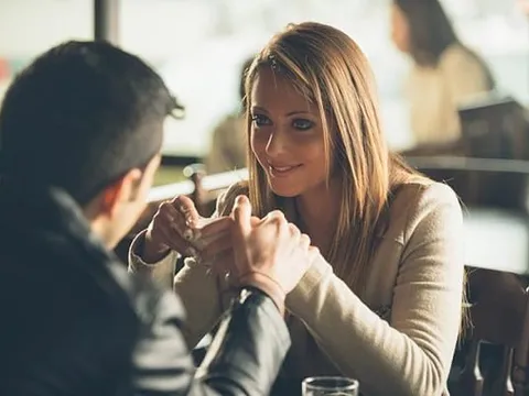 Dùng tiền của chồng đại gia để bao 'phi công trẻ', quý bà chẳng thể ngờ có ngày tay trắng ra đường