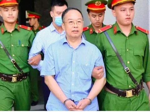 Bản cung thể hiện cựu Cục phó Quản lý xuất nhập cảnh chỉ đạo nhận, chia tiền biếu xén