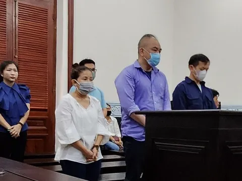 Hai cựu cán bộ Hải quan TPHCM để lọt hơn 200 máy tính xách tay nhập lậu