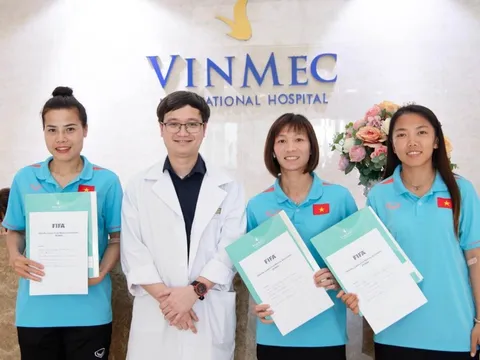 Y học thể thao Vinmec đánh dấu sự trở lại sân cỏ của Thái Thị Thảo và Chương Thị Kiều